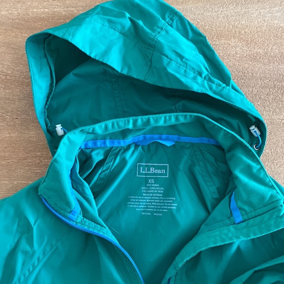 L.L. Bean hooded windbreaker - Picture 2 of 8